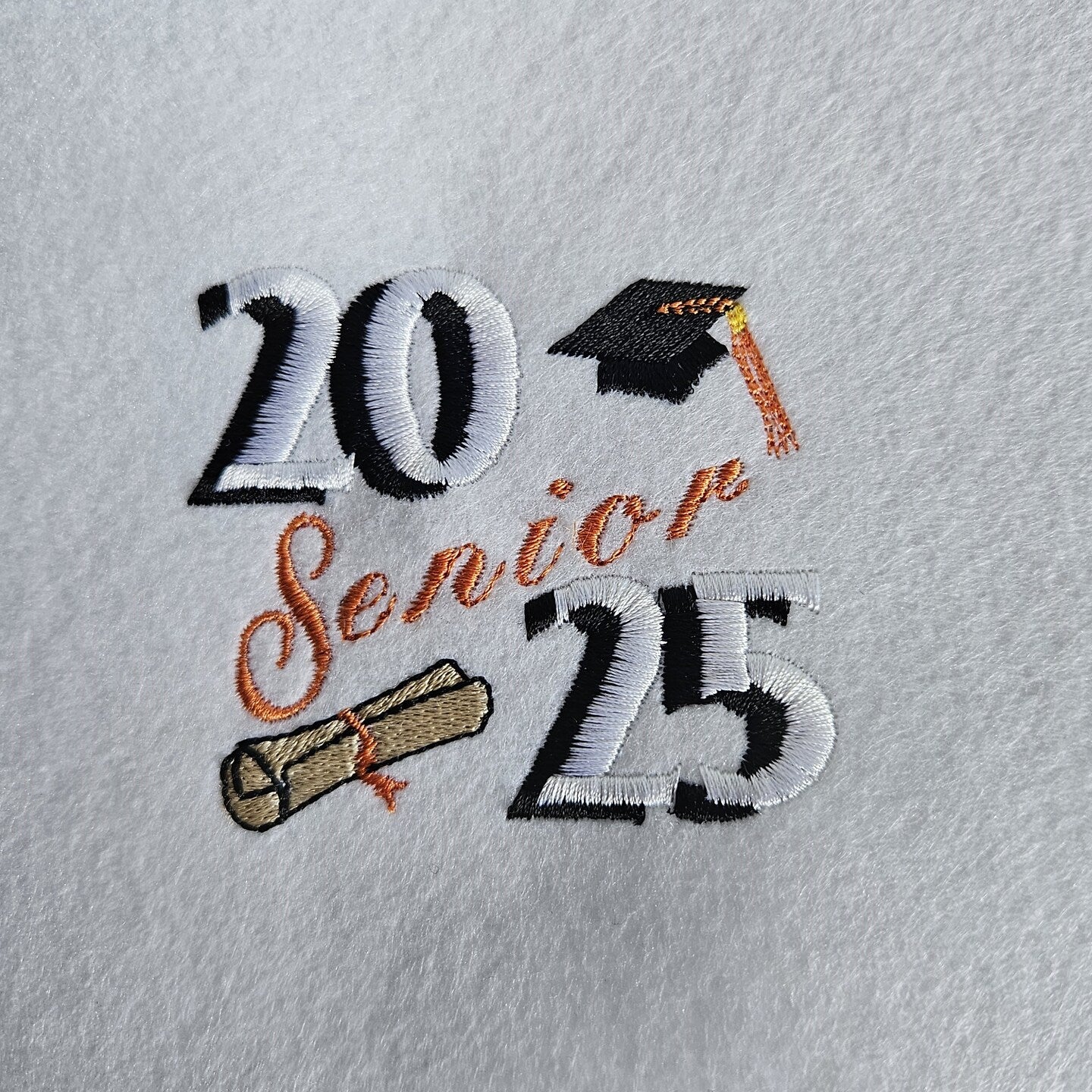 Personalized Embroidered Senior T-shirt Graduation Tee Shirt Gift Unisex Comfy Pullover Shirt Teen Present Custom Crewneck T-shirt