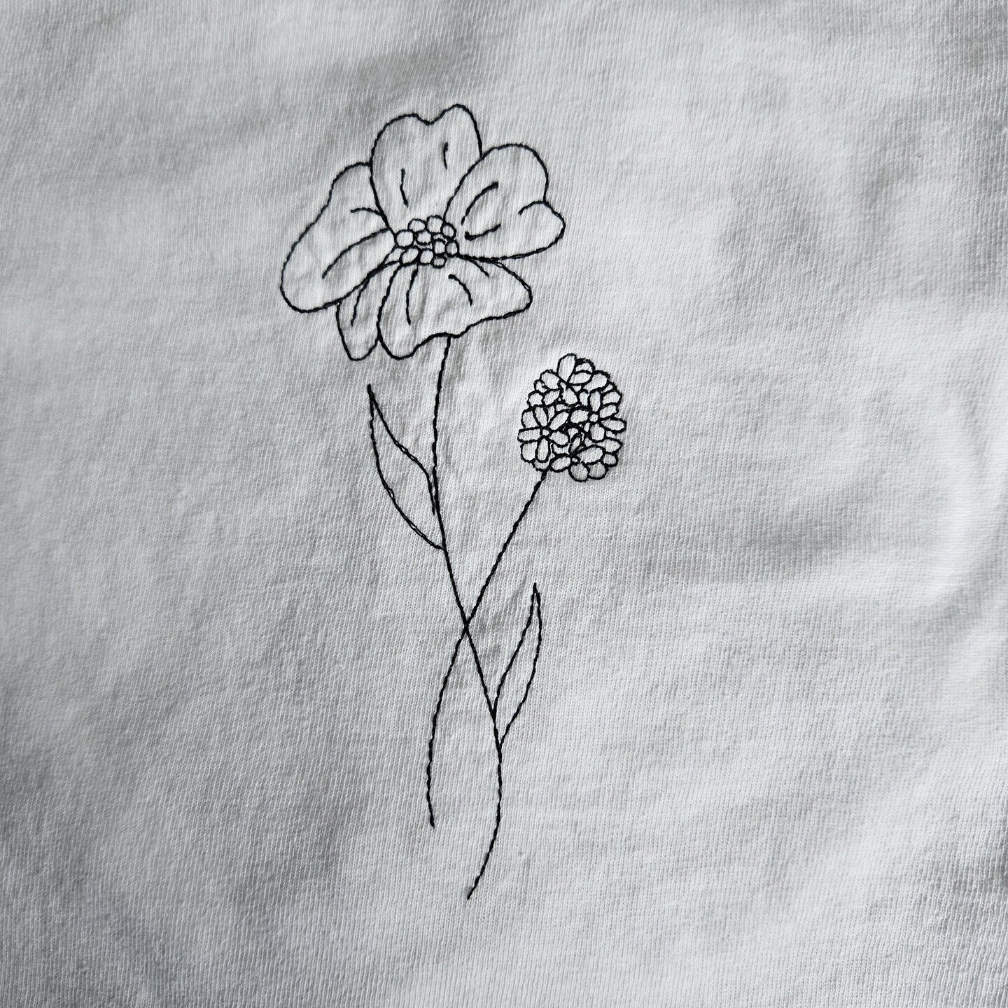 Embroidered T-shirt Flower Womens Tee Shirt Gift Unisex Comfy Pullover Shirt Teen Present Embroidered Custom Crewneck T-shirt