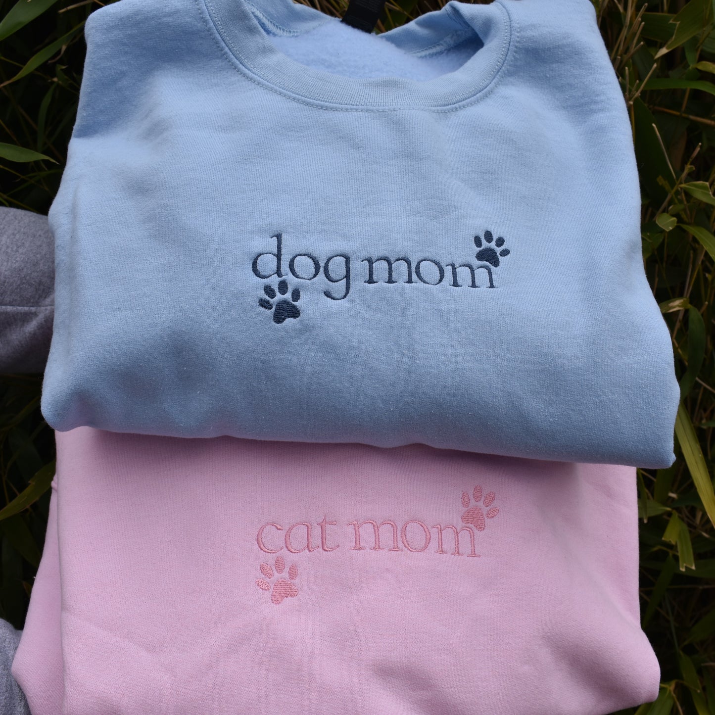 Embroidered Sweatshirt Dog and Cat Mom Sweater Gift Comfy Women's and Men's Pullover Present Unisex Hoodie Animal Lovers Custom Crewneck