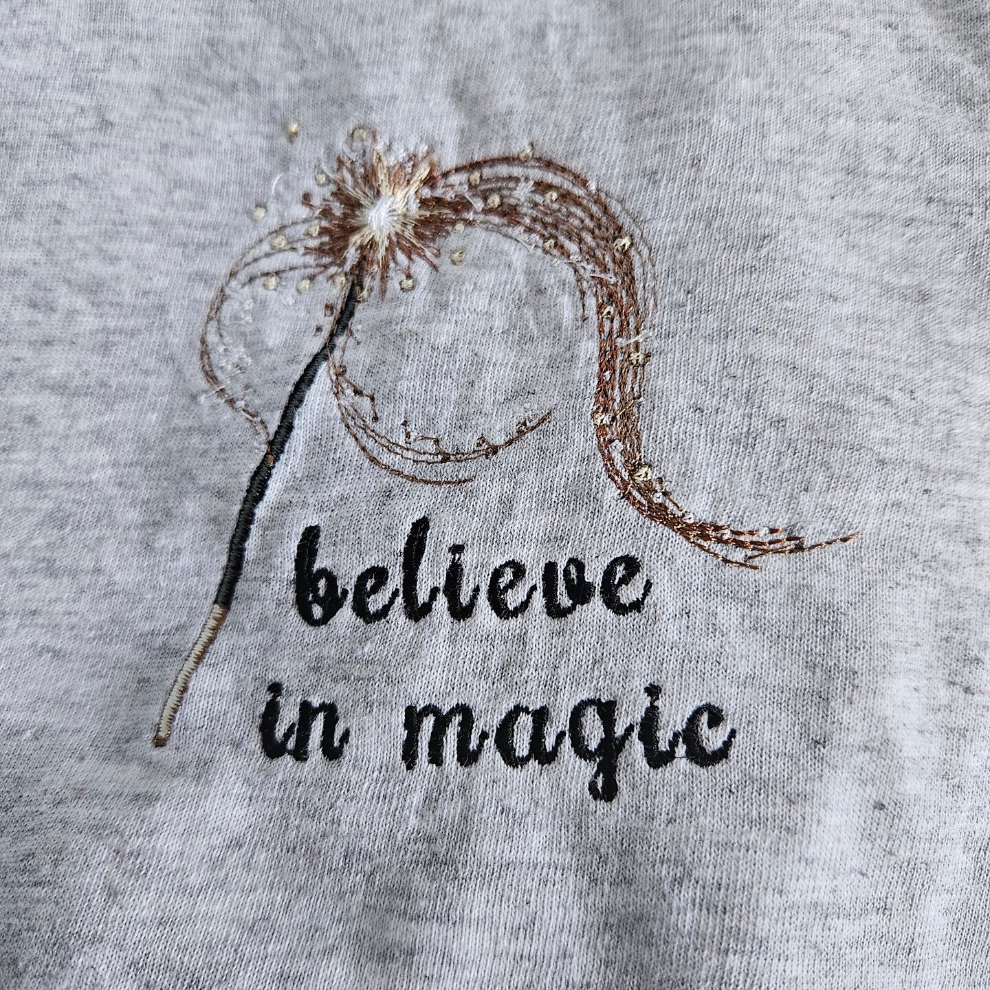 Embroidered Magic T-shirt Womens Tee Shirt Gift Unisex Comfy Pullover Shirt Embroidered Custom Crewneck T-shirt for Mom