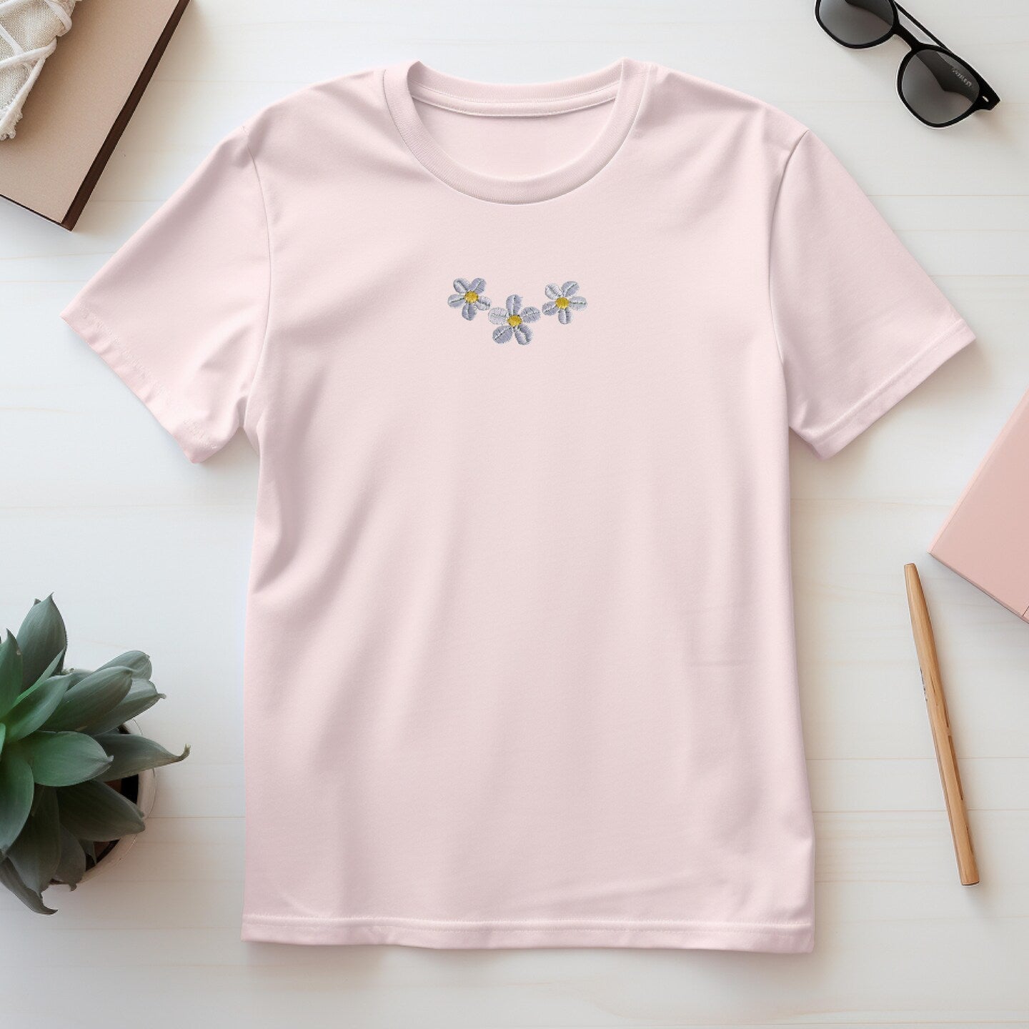 Embroidered Daisies T-shirt Womens Tee Shirt Gift Unisex Comfy Pullover Shirt Teen Present Embroidered Custom Crewneck T-shirt for Mom