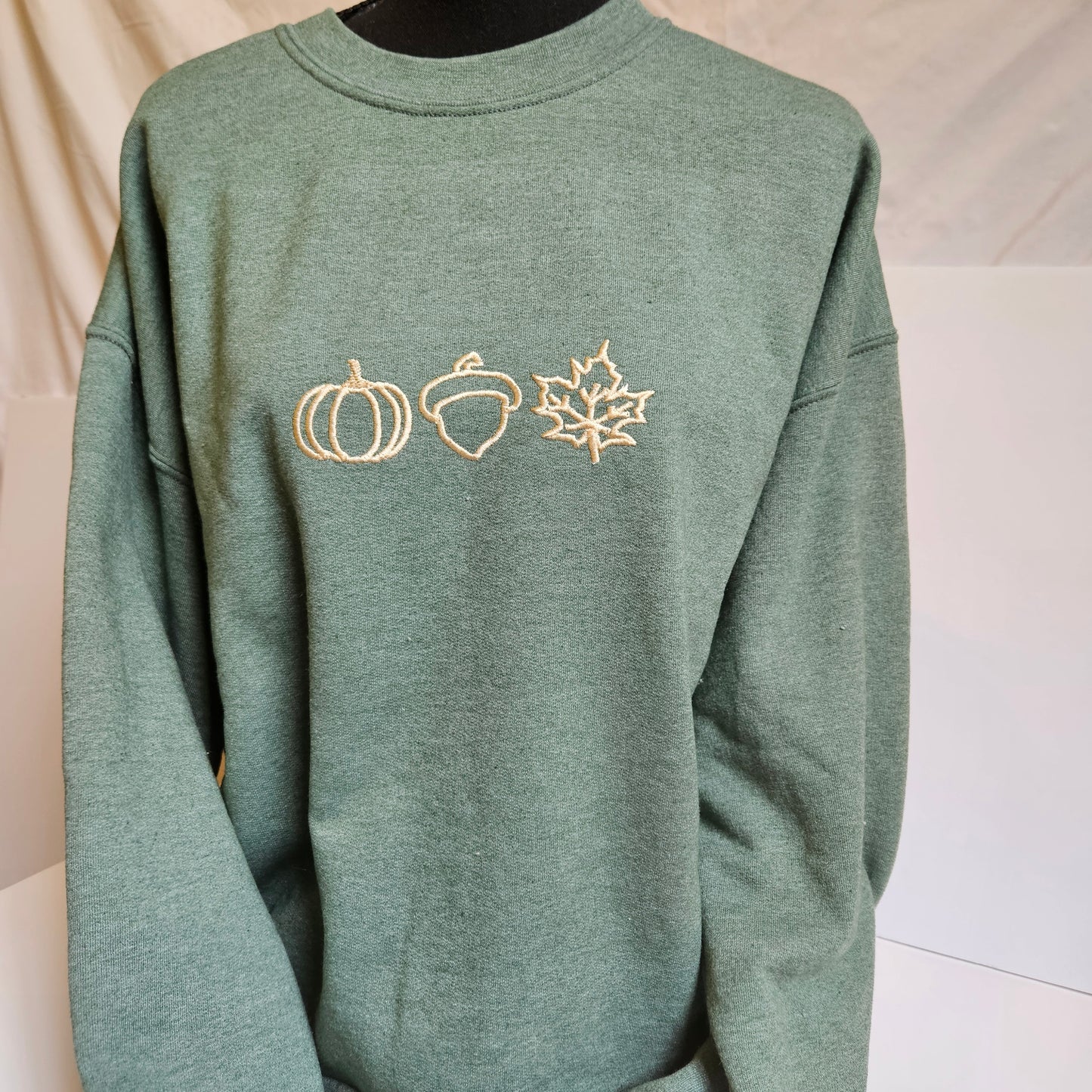 Embroidered Fall Sweatshirt Pumkin Acorn Leaf Womens Sweater Gift Comfy Pullover Unisex Hoodie Embroidered Custom Crewneck for Mom